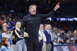 美记：这场比赛的启示是 打雷霆时教练有必要对判罚做出激烈反应