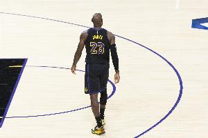 夸梅：詹姆斯执行技犯罚球真是认不清自己 湖人队内肯定暗存矛盾