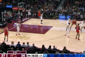 活久见！骑士VS公牛当值主裁扭伤脚踝不会回归 剩余2裁判吹罚比赛