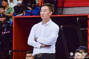 半岛都市报：赛季至今保持全胜 失去杨瀚森的青岛为何能成黑马？