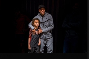 伊桑社媒晒儿时与姆巴佩合照：生日快乐大哥，爱你🧡