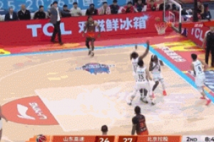 太随意！佩里篮板出球被珀塞尔断球直接暴扣