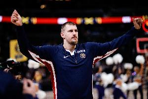 帕森斯：巴里亚说他和司机打过球 但从未见过约基奇这么强的球员