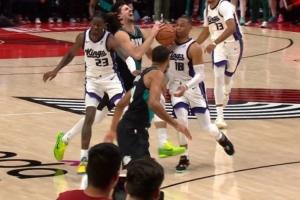 国王开拓者裁判报告：漏吹克林根进攻三秒 威少压哨犯规判罚无误!