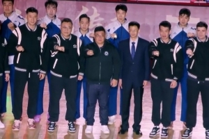 NBL新赛季揭幕战打响！中国香港金牛篮球俱乐部领取总冠军戒指