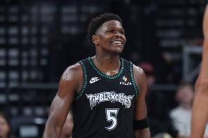 爱德华兹谈击败雷霆：麦丹、戈贝尔和迪林厄姆今晚防守太顶了