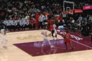 怕赔犯规？科比·怀特反击上篮 加兰直接躲开了