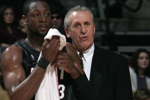 韦德：莱利在06年逼我们队友间相互了解 以此来提升化学反应