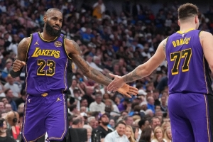 东契奇在詹姆斯出战的比赛场均36.2分9.6助 无詹时34.4分8.7助