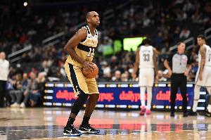 美记：米德尔顿到期合同极有可能被买断 他有机会加盟争冠队