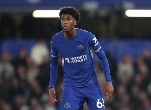 记者：曼城和拜仁均有意切尔西19岁后卫阿昌庞，但切尔西无意放人