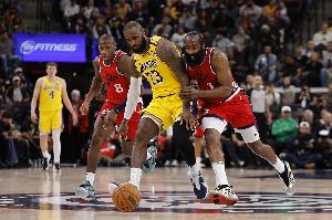 徐静雨：虽败但难掩詹姆斯的风范和伟大 期待哈登被交易去争冠