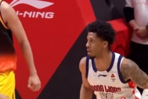 带队反超！威金顿第三节11中6轰下15分1板1助