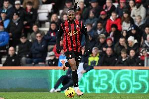 默森：相比去利物浦顶替萨拉赫，转会曼联可能更适合塞梅尼奥