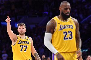 🙃无语！湖人半场39分赛季第二低！三分命中率11%！