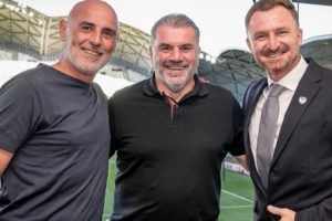 刘闻超：趁着假期穆斯卡特回到了澳大利亚，与波帅会面