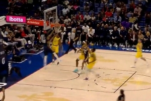 转折点！内姆哈德空篮不中 墨菲反击助攻萨迪克·贝隔扣2+1！