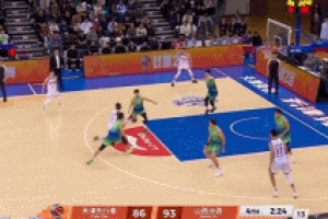 平地起惊雷！迪亚洛突破起飞暴扣 率山西打停天津