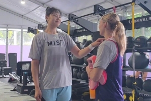 好姐们！李月汝佩奇Unrivaled联赛相遇 互相搞怪展示肌肉