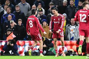 TA赛评：利物浦保住欧冠资格的希望比几周前大多了；热刺虽败犹荣