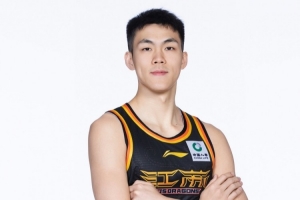 确实有实力！探花庞峥麟12中7拿到18分5板4助2断