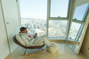 林加德：在韩国吃饭必须让老球员先，我不动筷年轻球员也不敢动