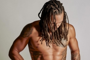 这是发广告还是发福利？阿隆·戈登为内衣品牌拍摄写真