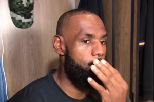 詹姆斯：今晚极具挑战 我们打得非常努力 只是功亏一篑