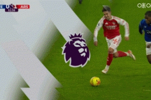 莫耶斯很不满！巴里与苏维门迪对抗后倒在禁区，裁判给了枪手门球