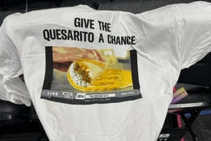 玩梗！掘金发放主题T恤 上面印有约基奇被选中时的卷饼广告🤣