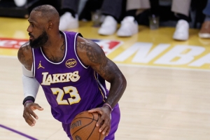 开启第二波？连续得分上双纪录终结后 詹姆斯场均27.6+7.2+6.2