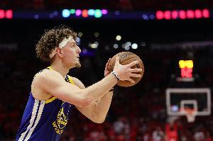 最近手感调得不错！波杰姆斯基半场7中4&三分4中2拿到11分