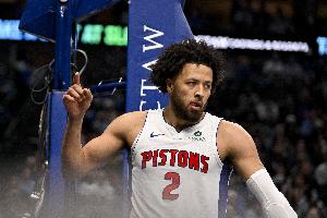 康宁汉姆：赢球靠大家积极防守互相补位 去拼地板球之类的细节