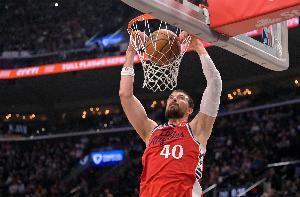 望无大碍！祖巴茨因伤退赛 出战10分钟3中2拿到5分2板