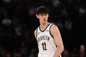 记者：小曾拿过篮网合同也能打NCAA 但这更多是和首钢拉扯的筹码