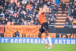 巴黎人报：洛里昂球员伊萨克・图雷因持无效驾照开车被捕