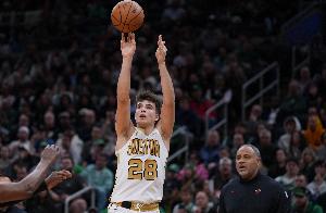 马祖拉谈冈萨雷斯：找到侵略性和避免犯规的平衡 才能多留在场上