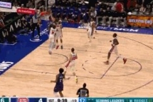 一骑绝尘！克尼佩尔一条龙单臂劈扣打停活塞