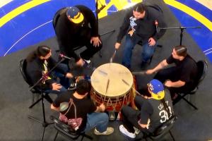 去去晦气？勇士主场半场休息时表演民族舞蹈 酷似跳大神