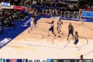 打花了！奥萨尔反击空接暴扣打停黄蜂 分差20分