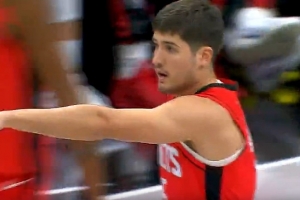 就是自信！谢泼德上场后外线三分三连击连砍9分！带队反超！