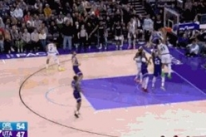 欺负老同志！新秀庞达在乐福头上补扣 替补5分钟4中4拿到9分