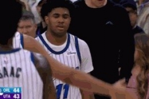 就是信任！理查德森三分三不沾 队友抢板再给命中反超打停爵士