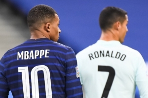 姆巴佩今年为皇马打进59球追平C罗纪录，法国队官方晒海报祝贺