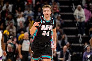 控场可以！卡姆·斯潘塞18中7拿到19分11助 助攻创生涯新高