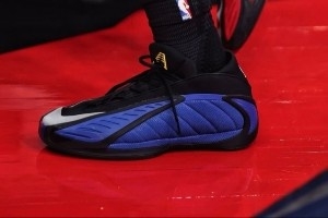 迪克上脚母校堪萨斯大学的AE 2 PE！这个配色颜值如何？