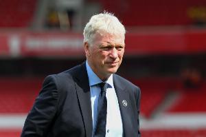 莫耶斯不满执法标准：要么能让我谈论裁判，要么记者别问裁判话题