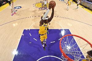 湖人近两场篮板球净胜26个 范德彪共抢下18板&其中11个前场板