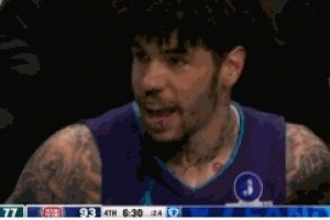 毕业了！鲍尔争球打球直接犯规 个人第六犯