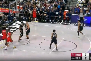 反客为主！小贾巴里底角大空位三分命中 火箭10-2开局！